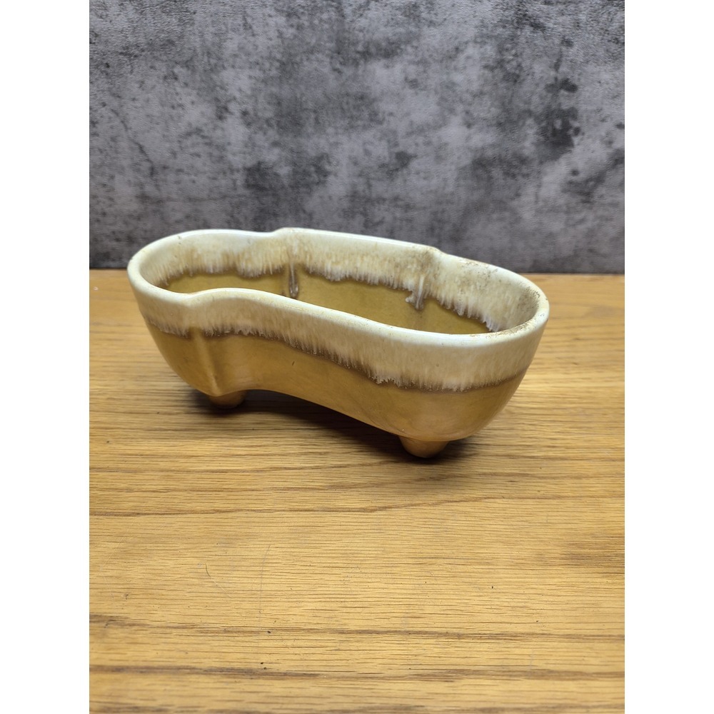 Vintage American Art Pottery USA-402‎ Yellow Drip 3 Legged Kidney Shape Planter